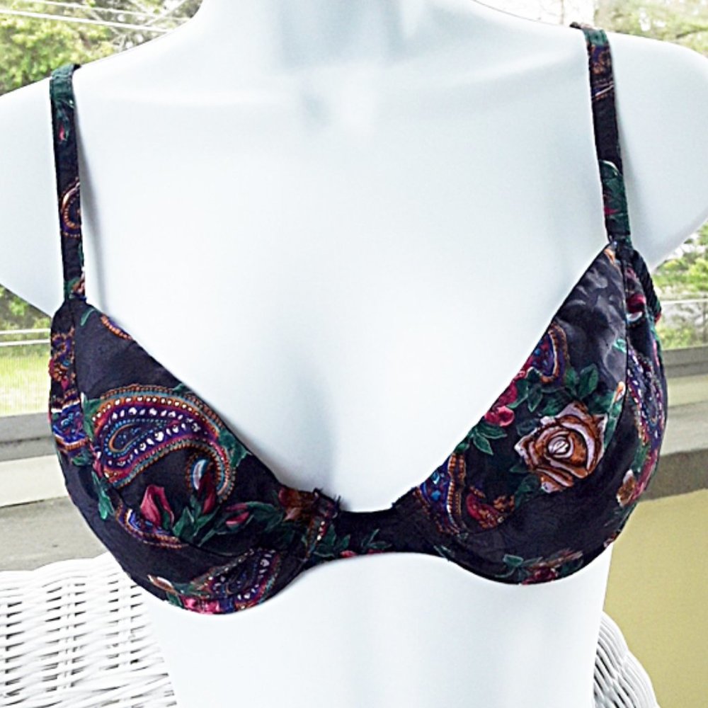 Victoria Secret Underwire PushUp Bra! EUC - Picture 4 of 8